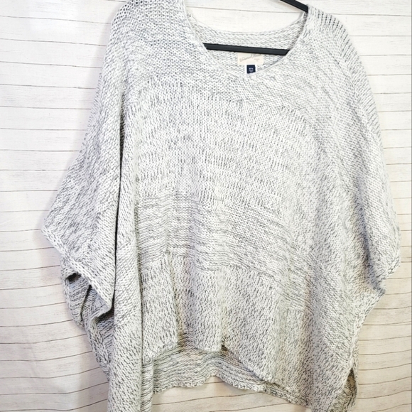 UNIVERSAL THREAD GRAY KNIT PONCHO, ONE SIZE FITS MOST - Picture 3 of 11